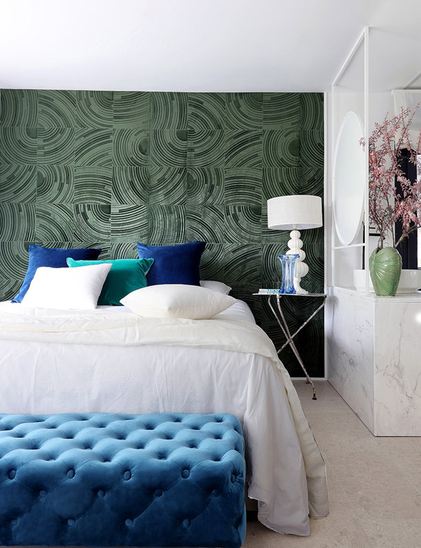 Dormitorios con papel pintado en todos los estilos: 15 propuestas florales, geométricas, abstractas y ¡tropicales!