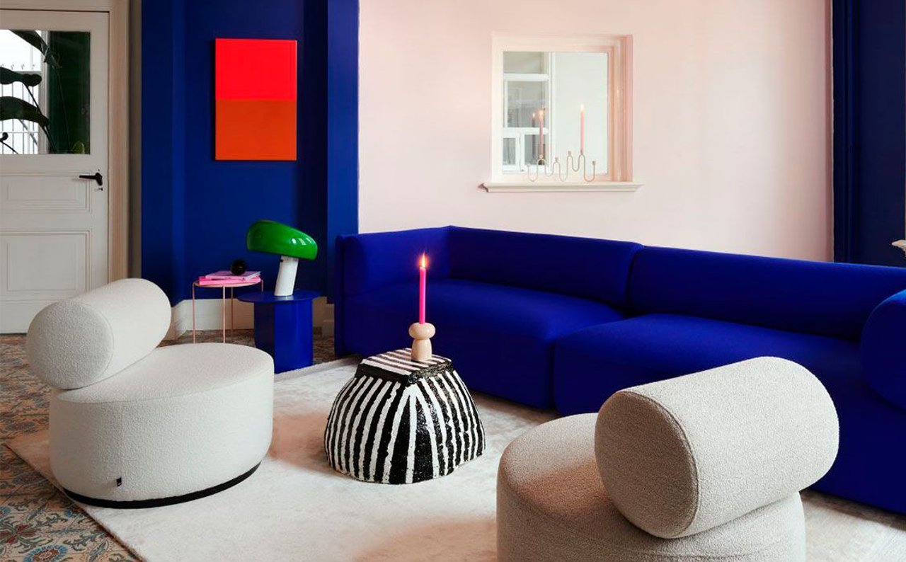 En este salón de Fést Amsterdam el protagonismo se lo lleva uno de los colores del año 2022, el azul cobalto