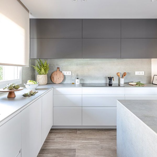 Cocina blanca y gris: la combinación elegante, moderna y atemporal