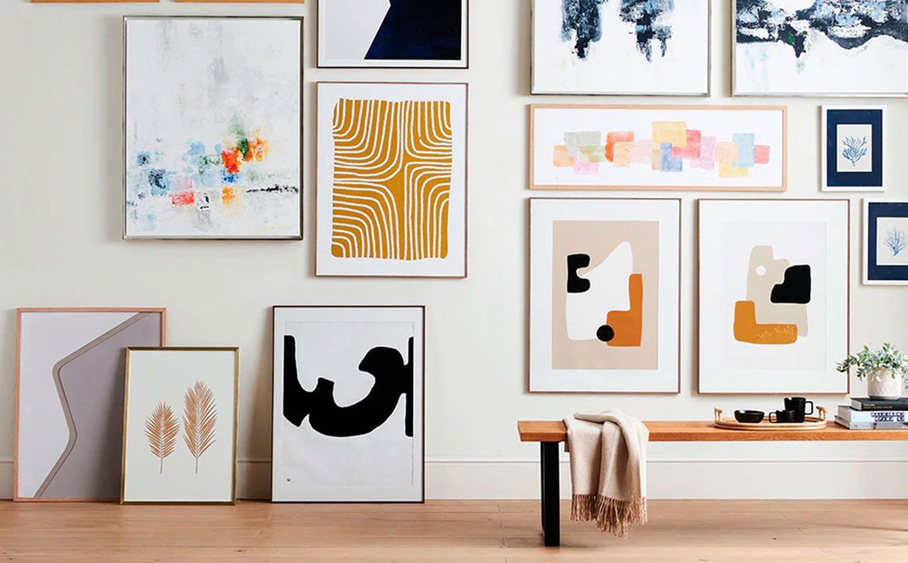 6 ideas para crear una composición de cuadros en cualquier pared de tu casa