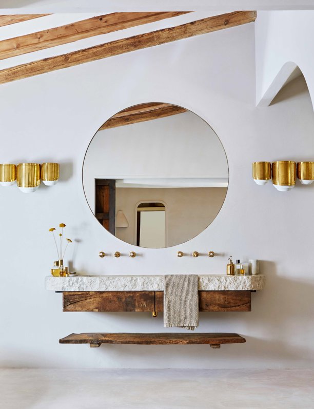 Vuelven los baños rústicos y estos 12 ejemplos nos han cautivado por su calidez, estilo y uso ingenioso de la madera