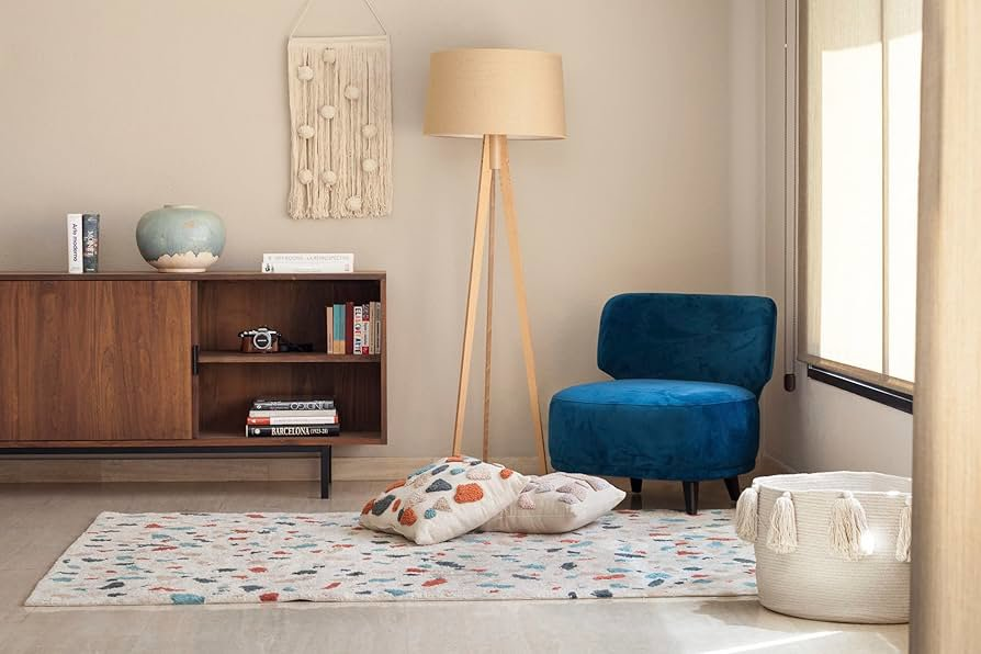 Lorena Canals ha diseñado una colección de alfombras y cojines inspirada en el terrazo más vintage