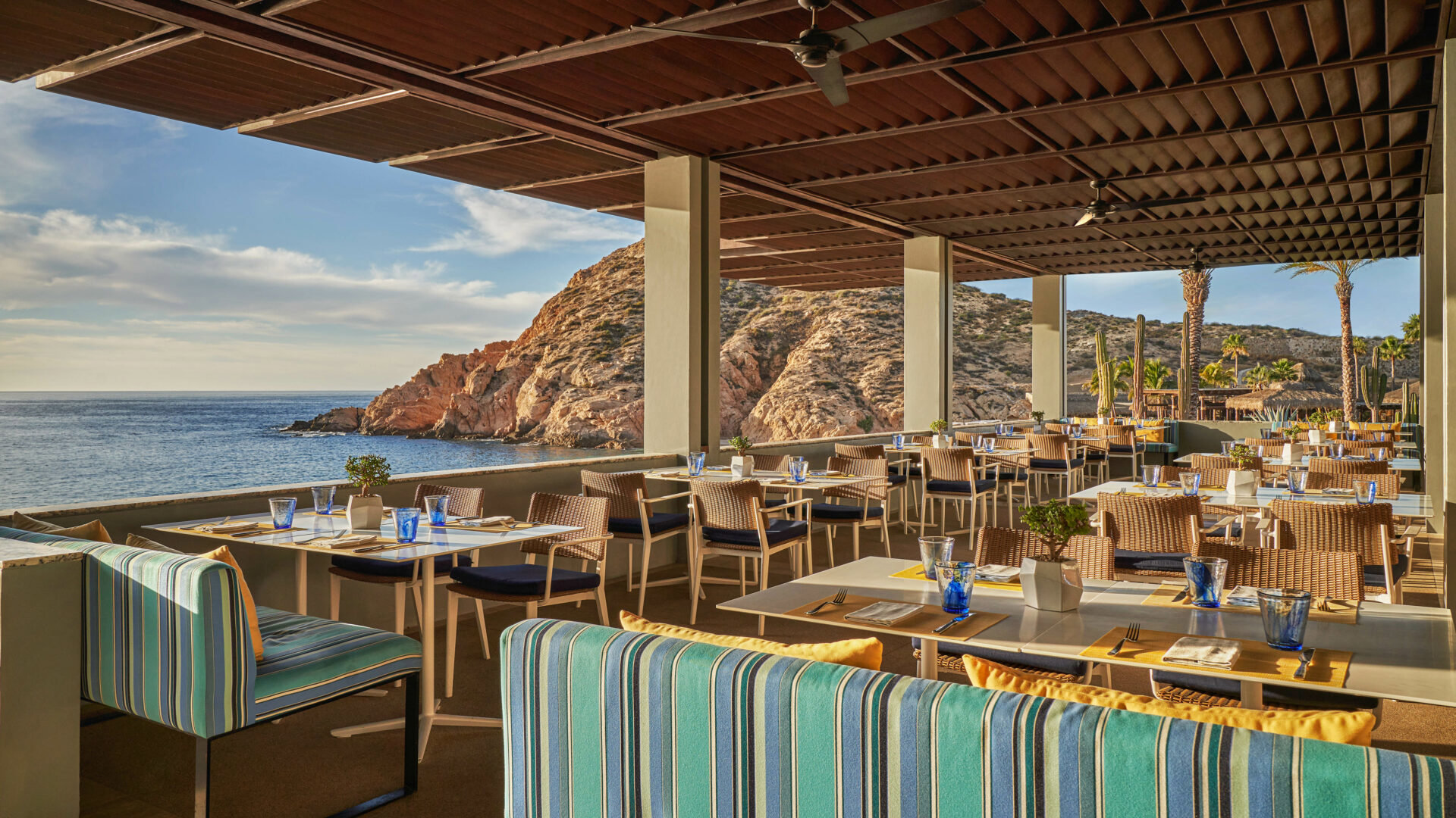 Marea, el restaurante frente el mar donde disfrutar de cocina exquisita todo el día.
