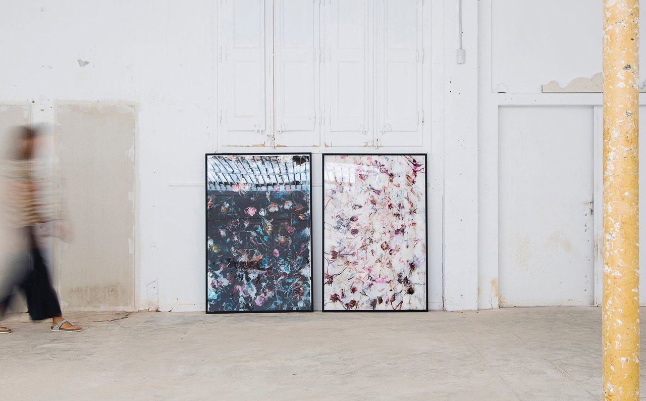 Dos obras de Rosa Galindo en un espacio de exposición.