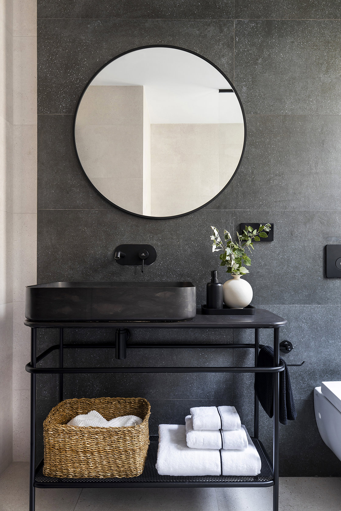 Mueble de baño ligero en negro
