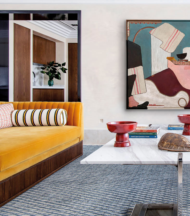 salon moderno con sofa amarillo 
