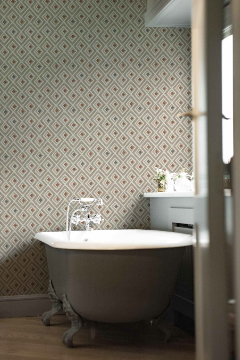 7 diseños de papeles pintados perfectos para el cuarto de baño