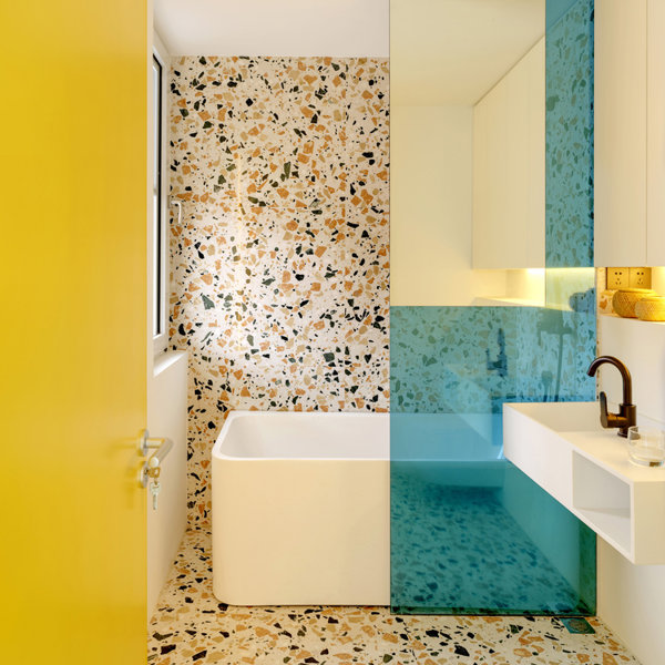 ¿No te atreves con el color en tu baño? 18 espacios que demuestran que sí es una buena idea