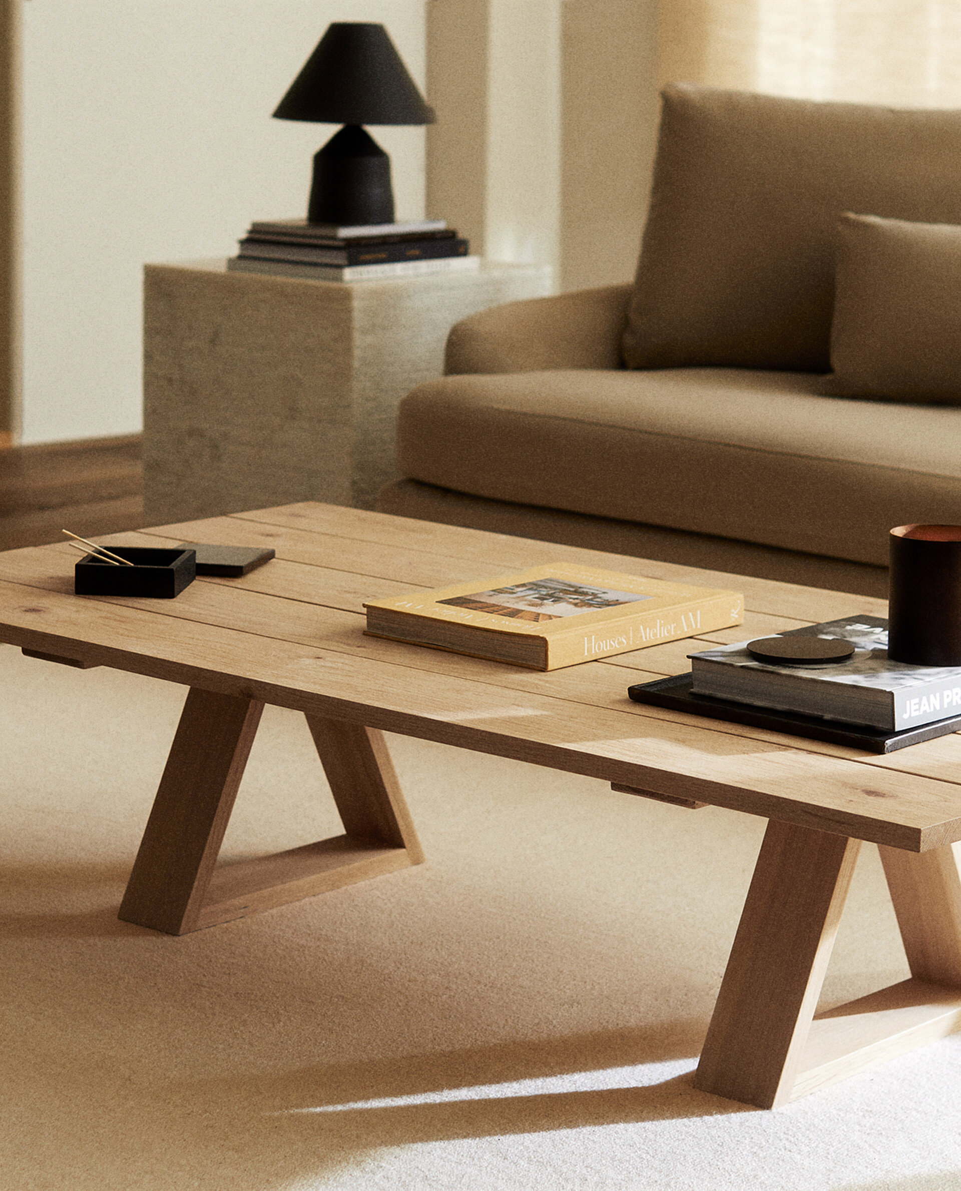 Mesa nórdica y minimalista
