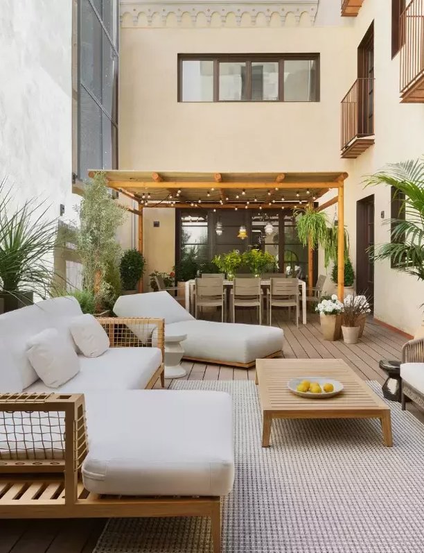 La mejor terraza urbana está en tu casa: 17 ideas modernas con plantas, 'chill out' o cocina de exterior