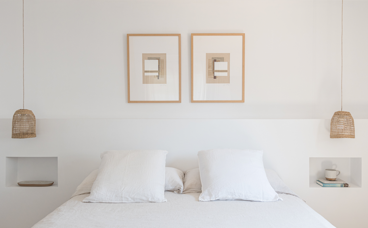 10 cabeceros con mesilla de noche integrada que aportan estilo y funcionalidad al dormitorio
