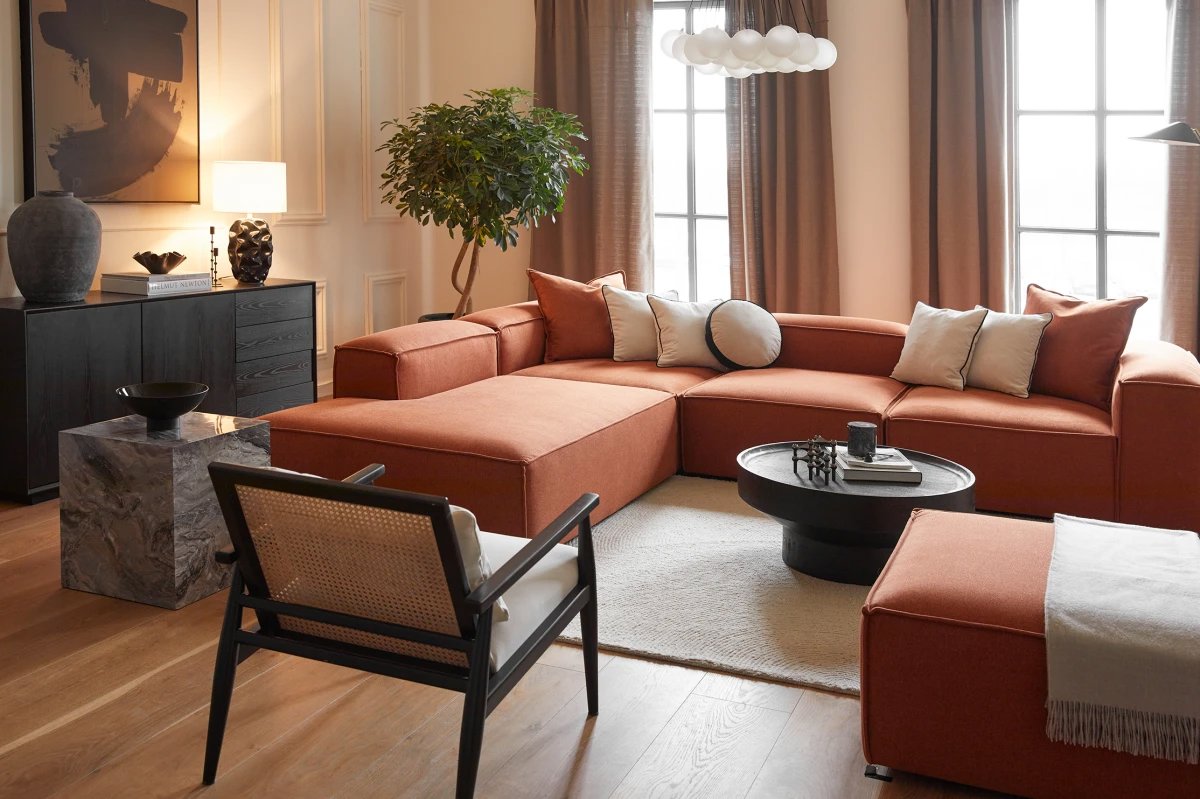 Por qué NO usar estos colores para decorar el sofá con cojines ( y 11  combinaciones para un salón con encanto y estiloso)