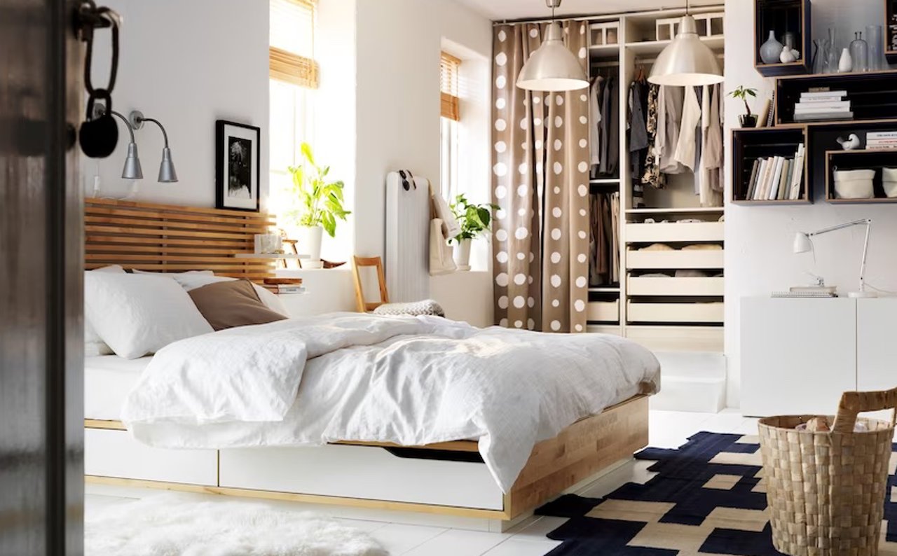 Si buscas un dormitorio cálido no te pierdas el famoso cabecero de IKEA, ahora rebajado