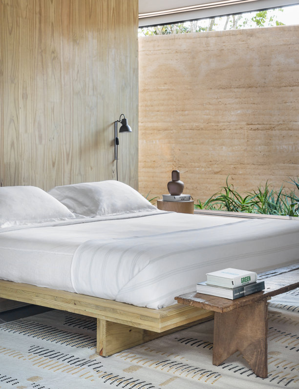 Dormitorios con cabecero de madera: por qué es la idea más acogedora a través de 9 fotos