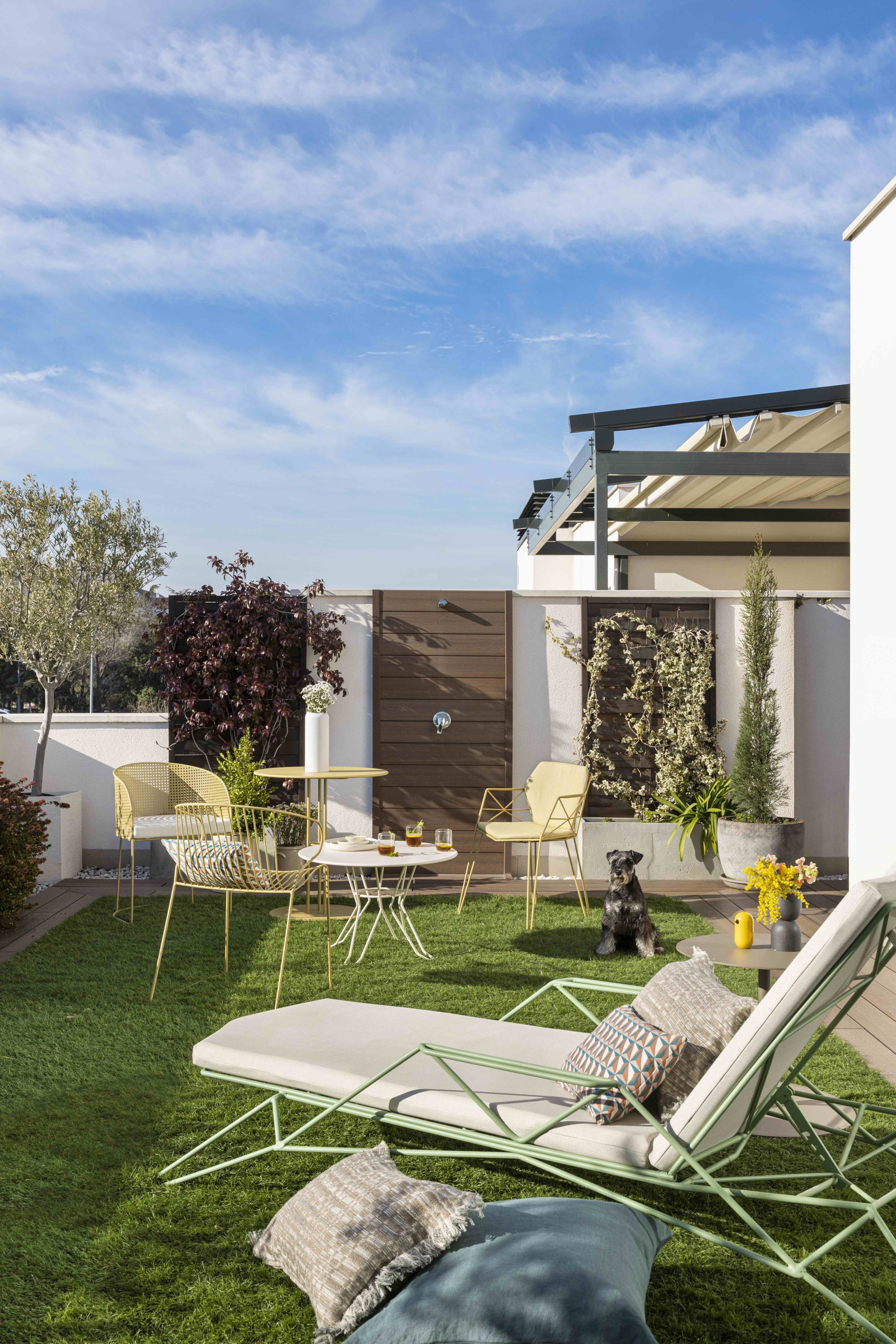 Césped artificial para convertir tu terraza en un jardín
