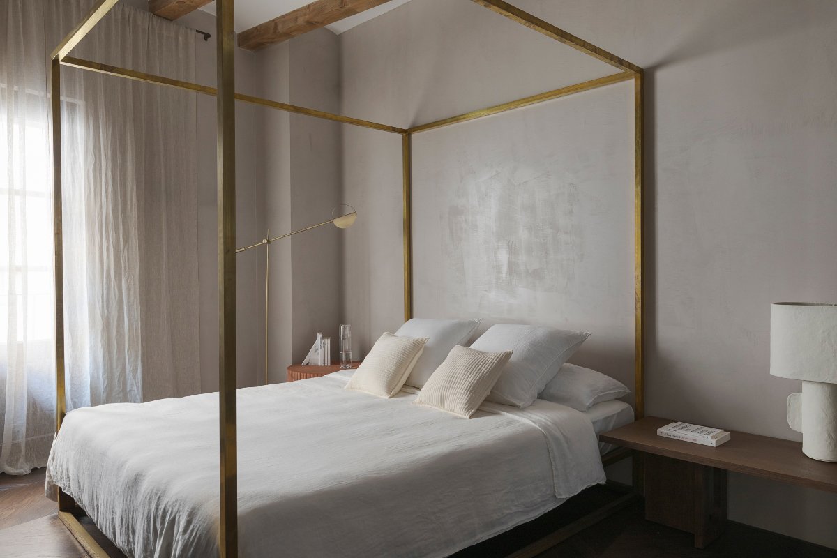 Dormitorio minimalista en aires claros