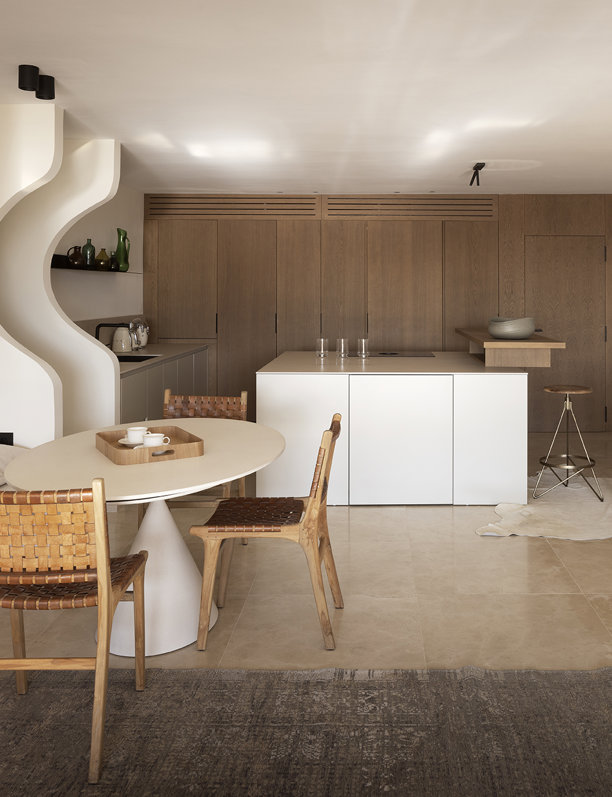 Este pequeño apartamento frente al mar se moderniza con la mirada puesta en el diseño escandinavo