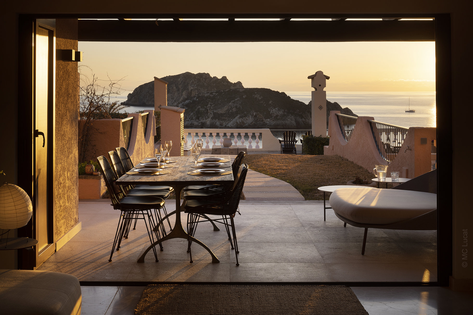 Los atardeceres sobre el mar desde la terraza son uno de los atractivos de este apartamento de Mallorca.