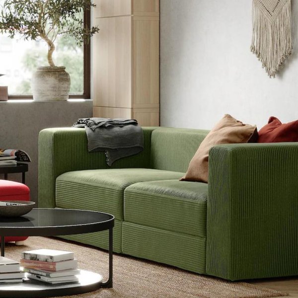 IKEA dice SÍ a la pana en primavera: este es el sofá con el que todo el mundo está obsesionado
