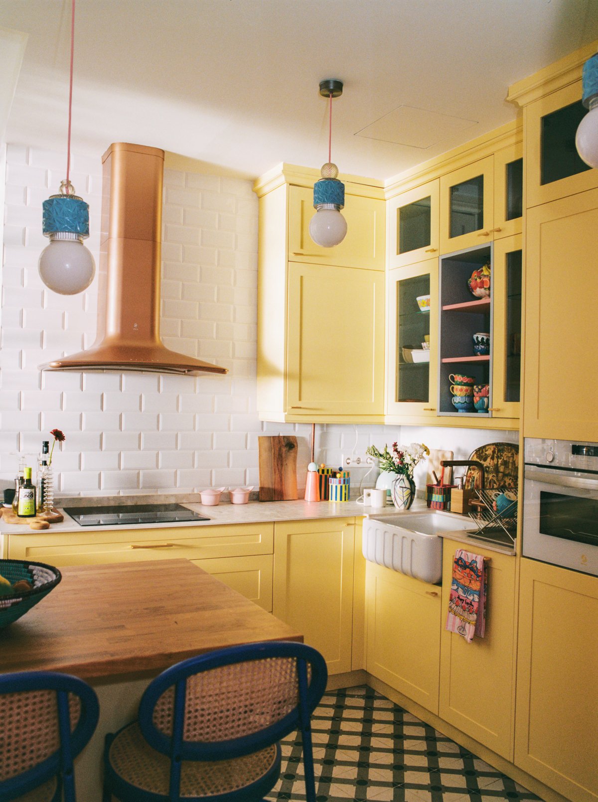 Muebles amarillos para esta cocina vintage