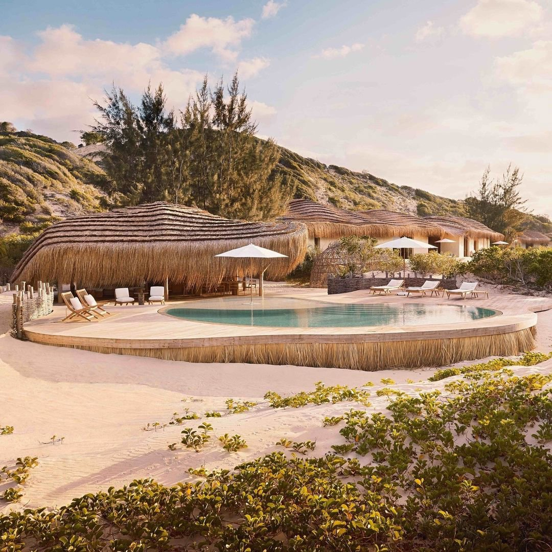 Cada residencia dispone de su terraza privada con piscina.