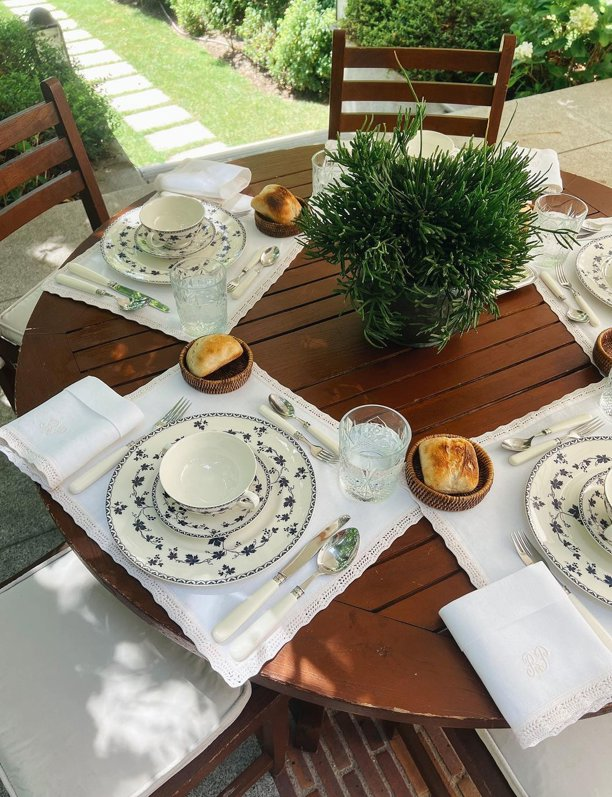 Así decora Ana Boyer una mesa primaveral: elegante, sencilla y fácil de copiar con Zara Home