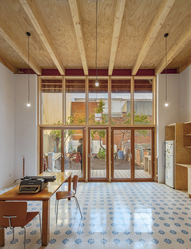 Construir una casa desde cero por 70.000 € en 3 MESES: el ambicioso proyecto de dos hermanos en Barcelona