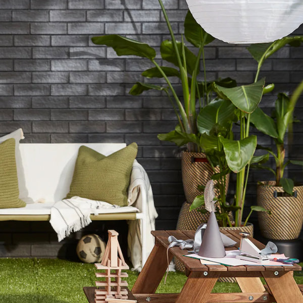 Ni begonias ni monsteras: la planta más resistente para decorar tu terraza está en IKEA