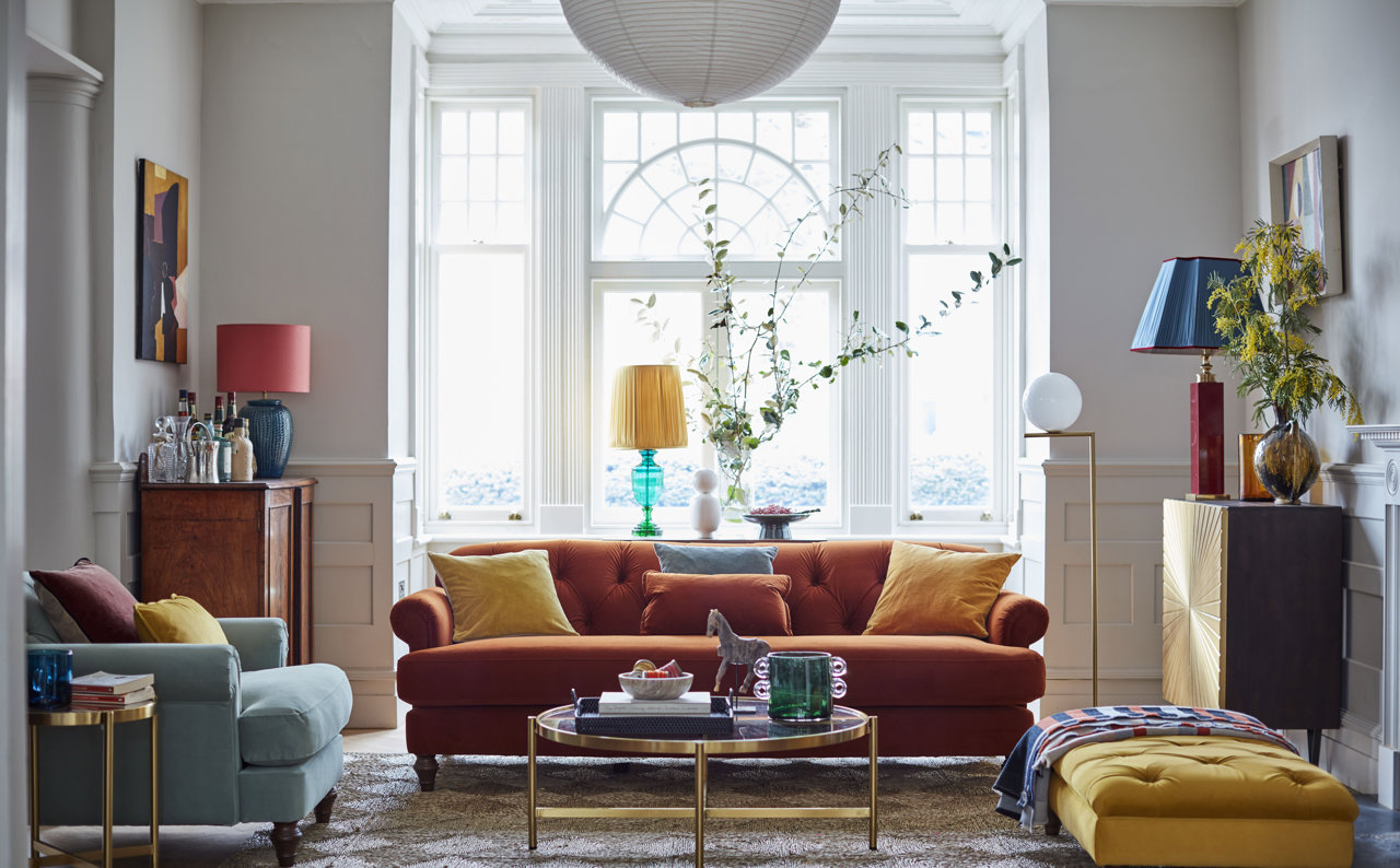 Ideas para integrar el sofá en un salón blanco