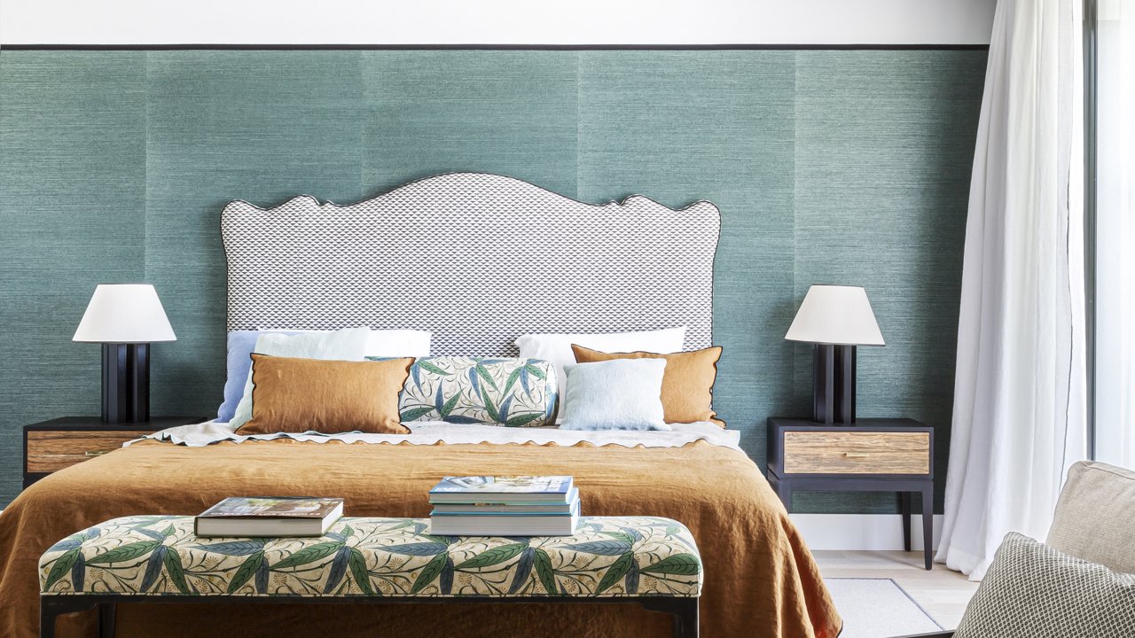 Cómo decorar la cama con cojines: 8 ideas para una habitación fresca y veraniega