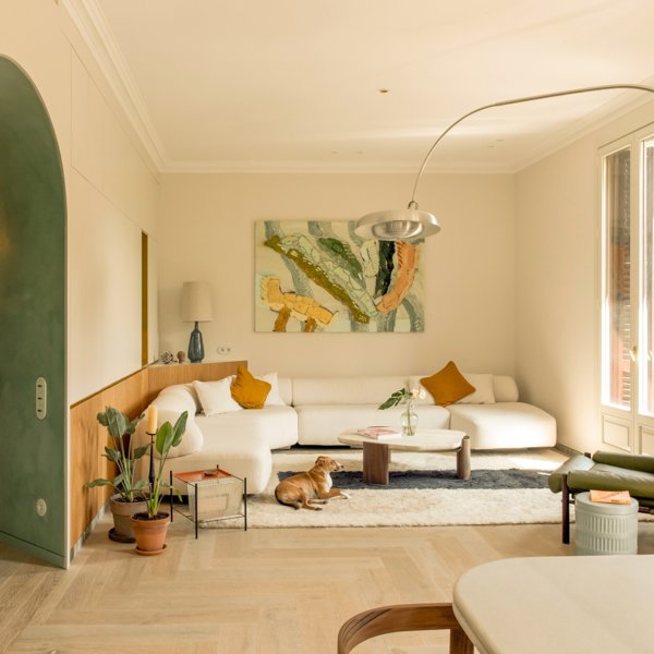 ANTES y DESPUÉS: Este apartamento barcelonés se convierte en un oasis urbano conectado por arcos