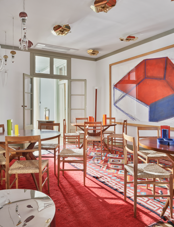 Tras una fachada sencilla, Hotel Casa Fortunato esconde interiores llenos de color y piezas vintage
