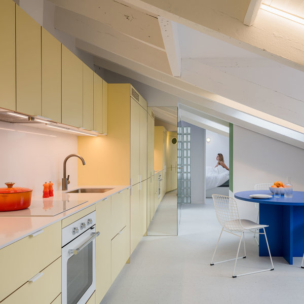 Una buhardilla 42 m2 pensada al milímetro para convertirse en un piso moderno, flexible y de diseño