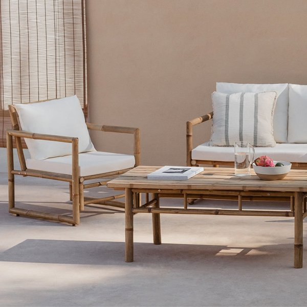 Ana Boyer lo tiene claro: así es su terraza favorita para descansar (con muebles de madera, tonos blancos y fácil de copiar) 