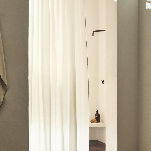 Cómo decorar un baño pequeño con piezas minimalistas de Zara Home