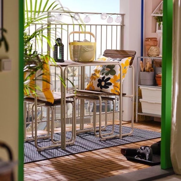 IKEA tiene la solución para decorar con plantas un balcón muy pequeño (fácil de instalar y resultona)