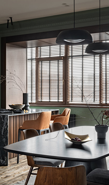Este apartamento sofisticado y elegante celebra la artesanía en una perfecta fusión entre pasado y presente