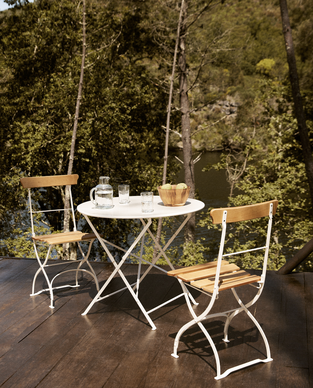 La mesa perfecta para decorar las terrazas en verano.
