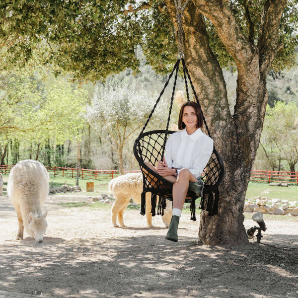 Macarena Gómez transforma un antiguo granero en su casa moderna y acogedora y acierta al decorar su jardín
