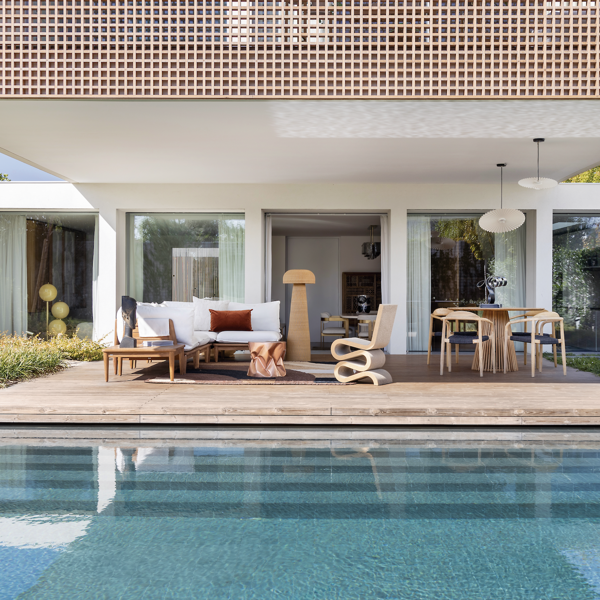 Esta casa es el equilibrio perfecto entre una arquitectura contemporánea y unos interiores elegantes, cálidos y serenos