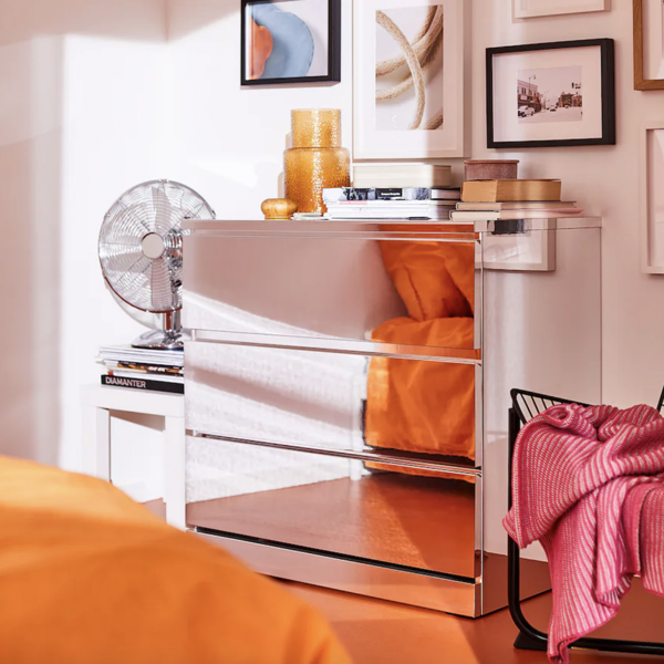 IKEA liquida la versión moderna de su mueble clásico más vendido: suma metros a tu dormitorio
