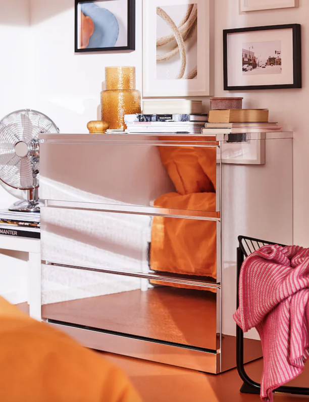 IKEA liquida la versión moderna de su mueble clásico más vendido: suma metros a tu dormitorio