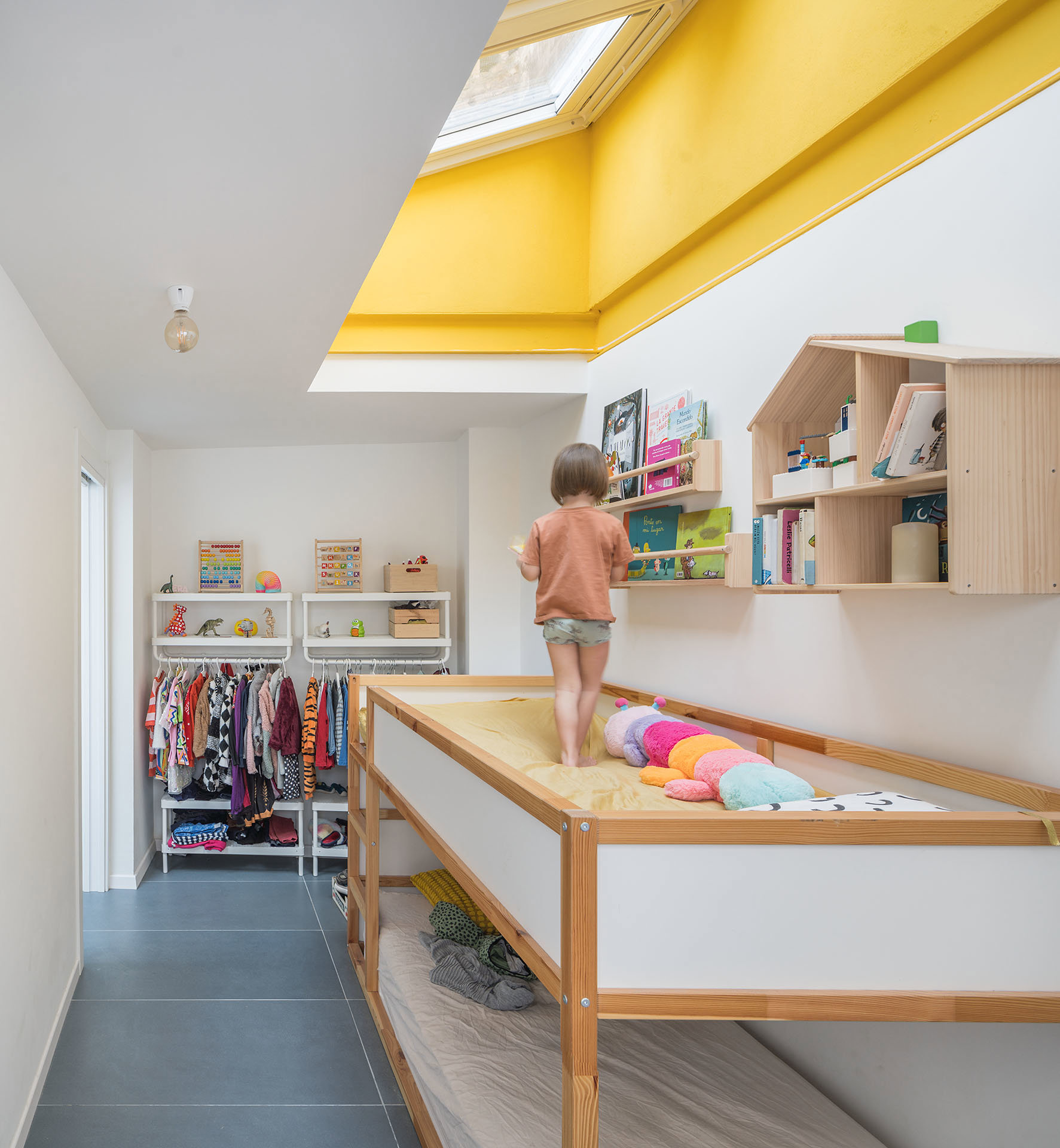 Un dormitorio infantil bien organizado