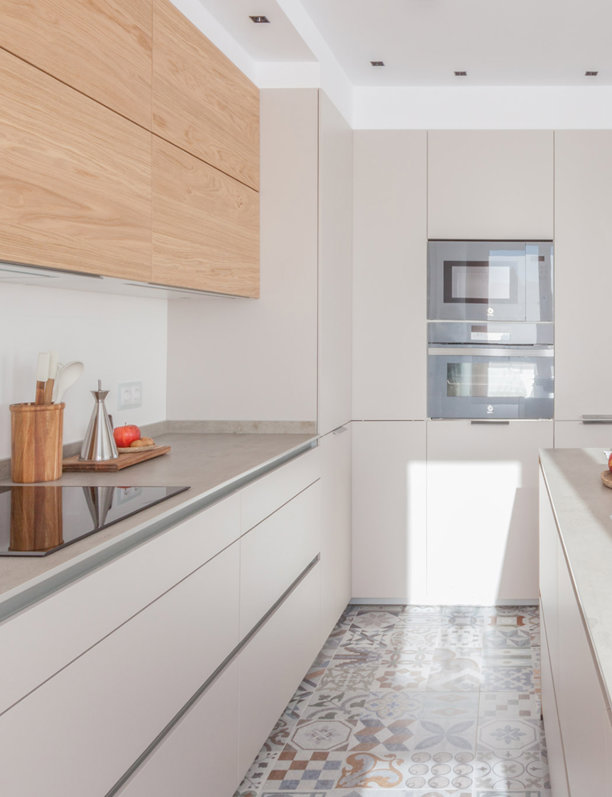 El 2025 se despide de las cocinas blancas y de madera: esta es la tendencia que arrasará en las casas modernas 