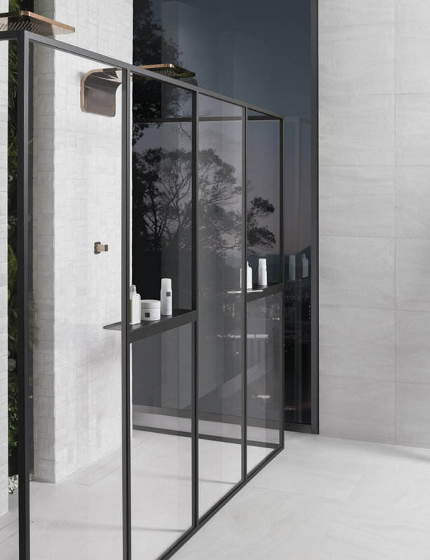 La solución 'invisible' de IKEA para mantener todos los champús ordenados en un baño minimalista y con estilo