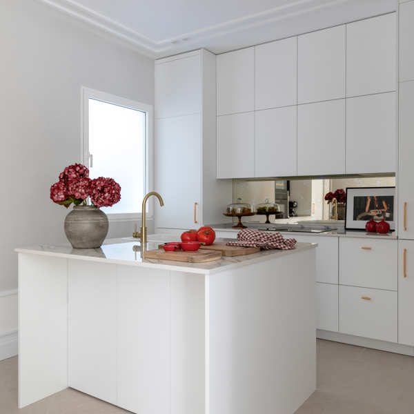 Los pisos pequeños ganan espacio y orden en la cocina con este mueble rebajado de 90 a 40€ en Zara Home