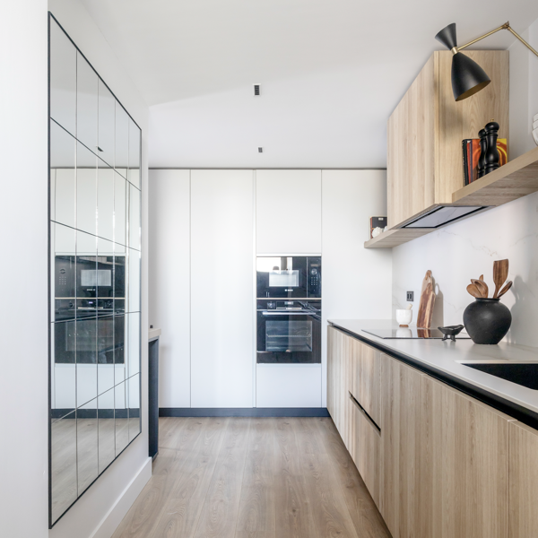 cocina blanco y madera