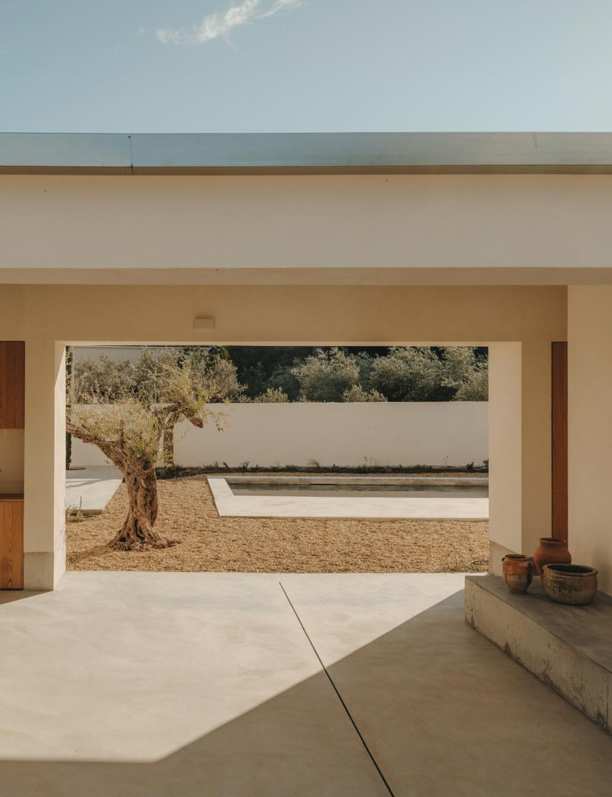 Cómo decorar con estilo rústico un patio o terraza y crear un tranquilo ambiente campestre 