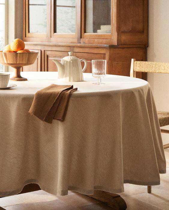 mantel de lino en tono beige