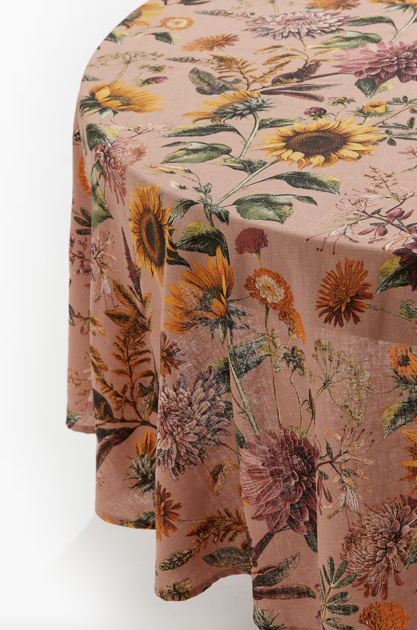 El mantel de H&M Home de estampado floral que triunfa este otoño.